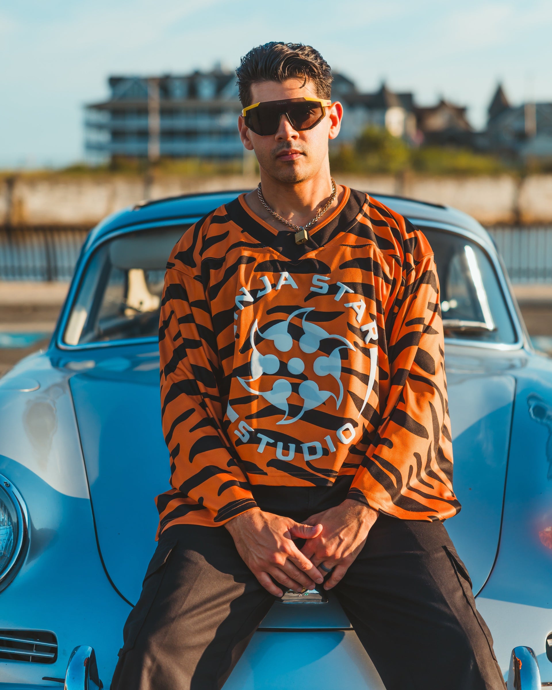 Model: 5'6, Wearing S/M