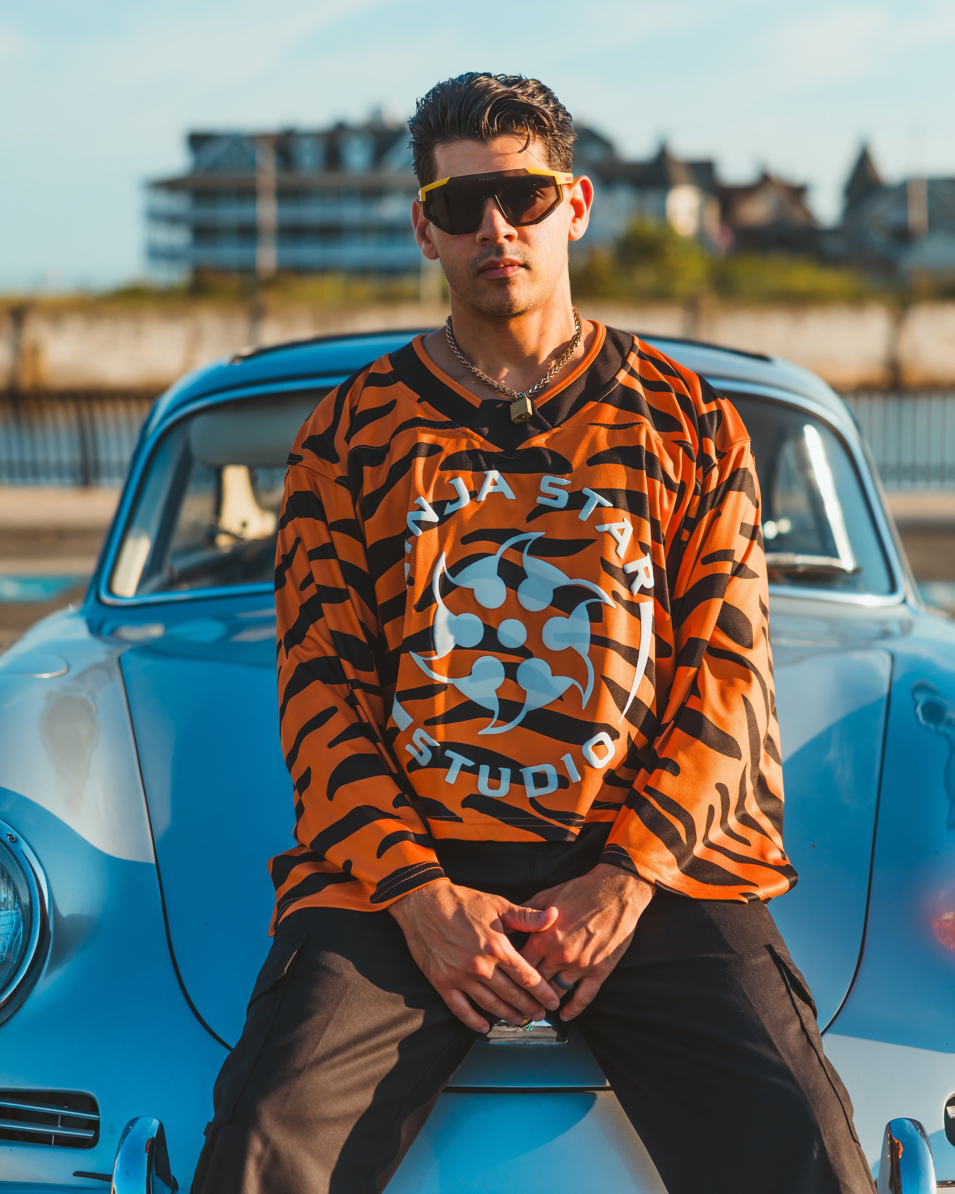 Model: 5'6, Wearing S/M